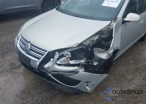 2010 Volkswagen Jetta S z USA, uszkodzony, nr VIN 3VWJZ7AJ5AM089487